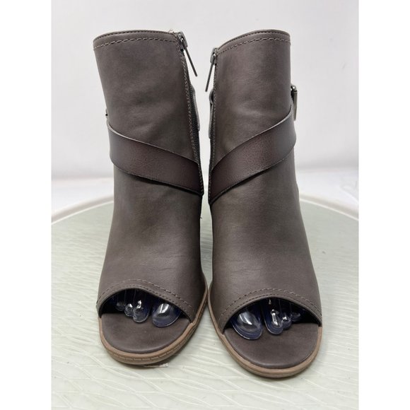 DV Dolce Vita Block Heel Ankle Booties Women Size 6 1/2 Peep Toe Buckle Detail - Picture 2 of 9